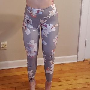 Athleta Floral Elation 7/8 tights